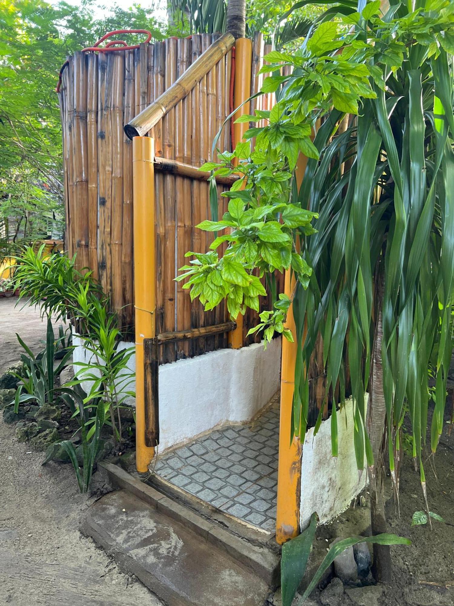 Georgia'S Neverland Hostel Isla de Malapascua Exterior foto